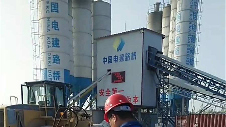HC高速液壓夯實機在中國電建路橋某廠房地基壓實項目中使用